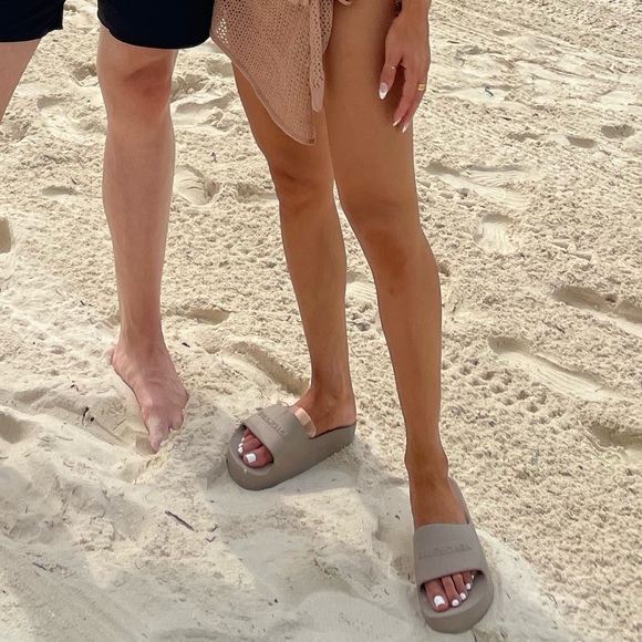 BALENCIAGA WOMEN'S CHUNKY SLIDE SANDAL - Picture 5 of 5